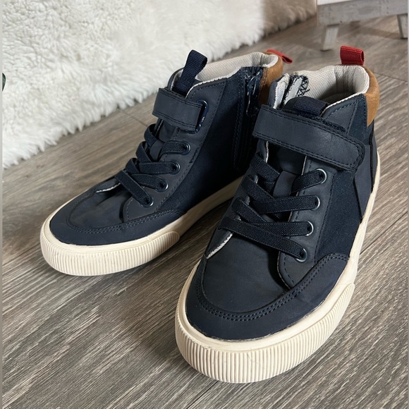 Cat & Jack Anthony Casual Mid Top sneaker. Size 1 - Picture 3 of 9